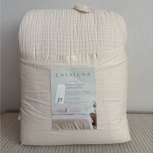 NWT Full/Queen Textured Chambray Comforter & Sham
Set Natural - Casaluna